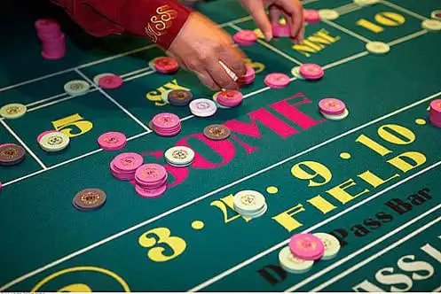 ika10 pengalaman bermain live casino dan slot di satu layar